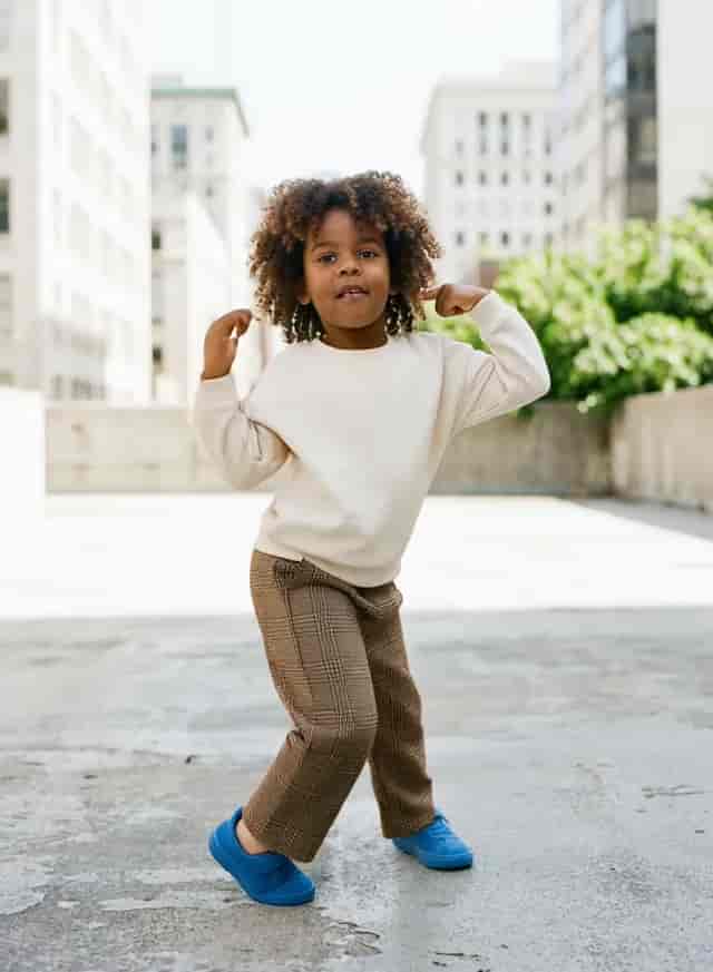 Cartoon Dance Maker background blur