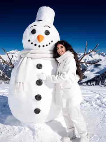 Snowman Hug background blur