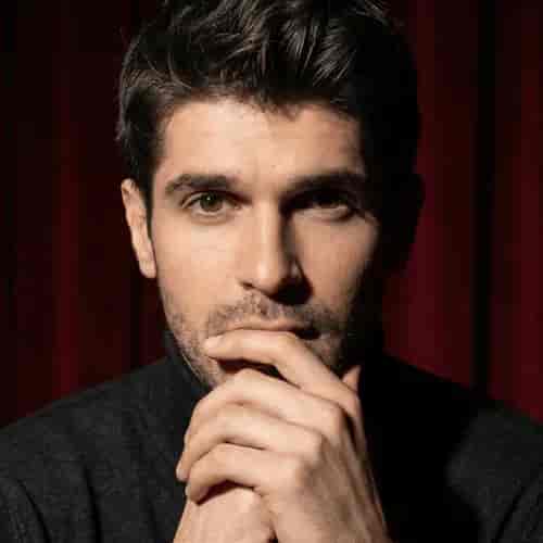 Stage Author Portrait background blur