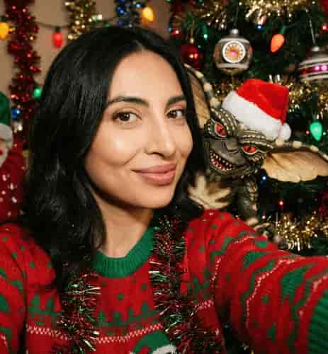 Retro Gremlin Selfie background blur