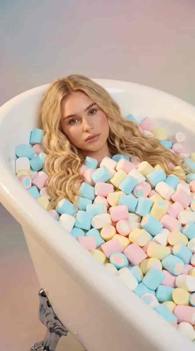 Marshmallow Bath background blur