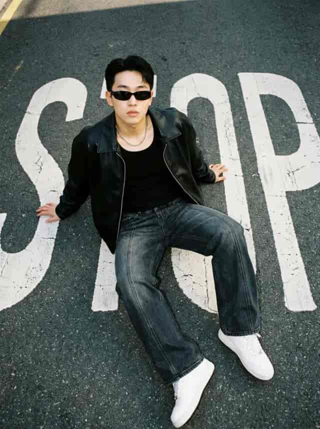 Lightning Whiteout Swap background blur