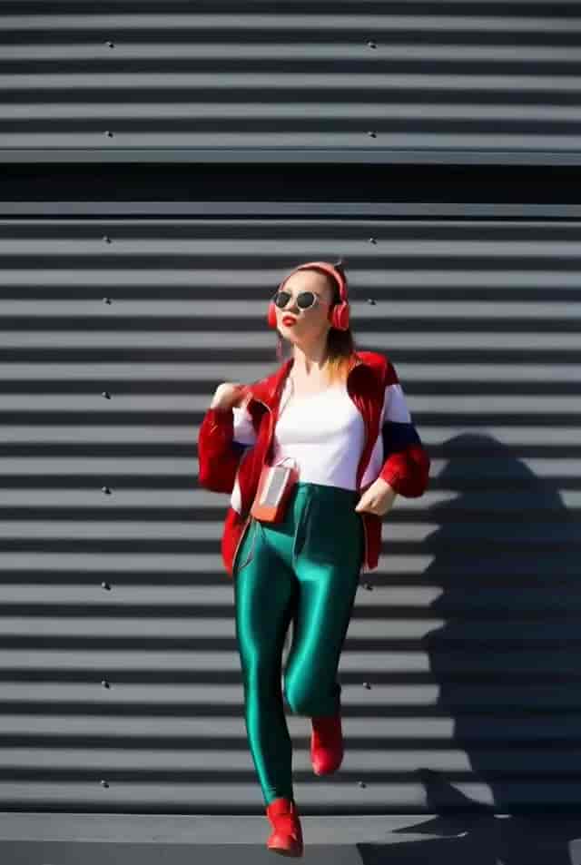 Extra Money Breakup Reel background blur