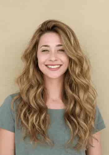 Honey Blonde Blowout background blur