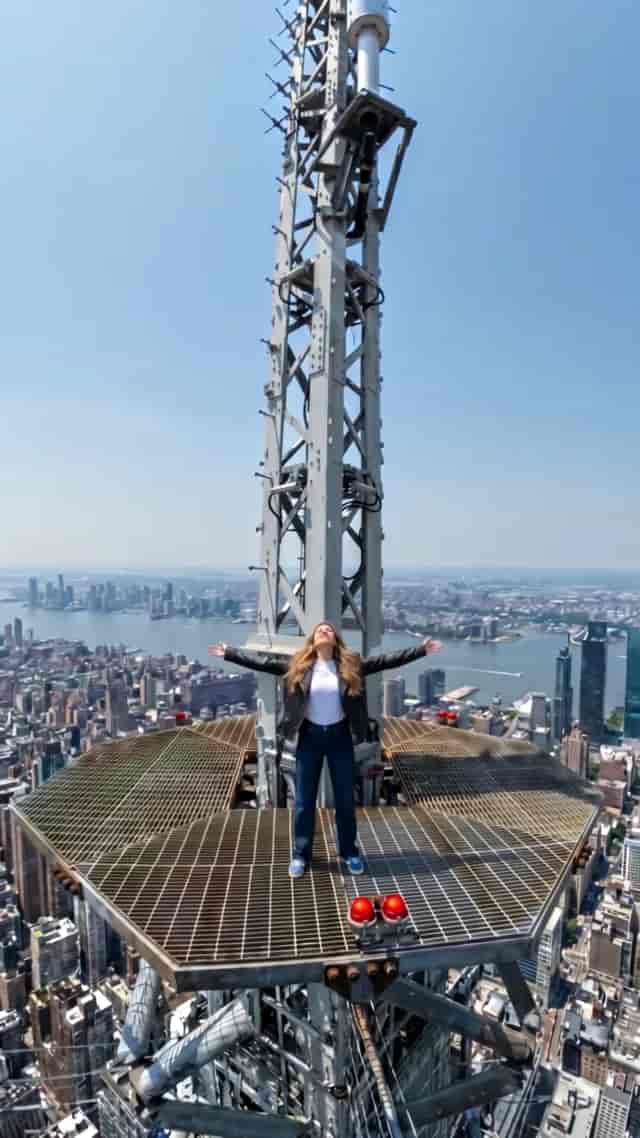 Empire State Antenna background blur