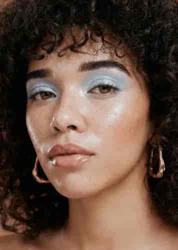 Dewy Blue Makeup background blur
