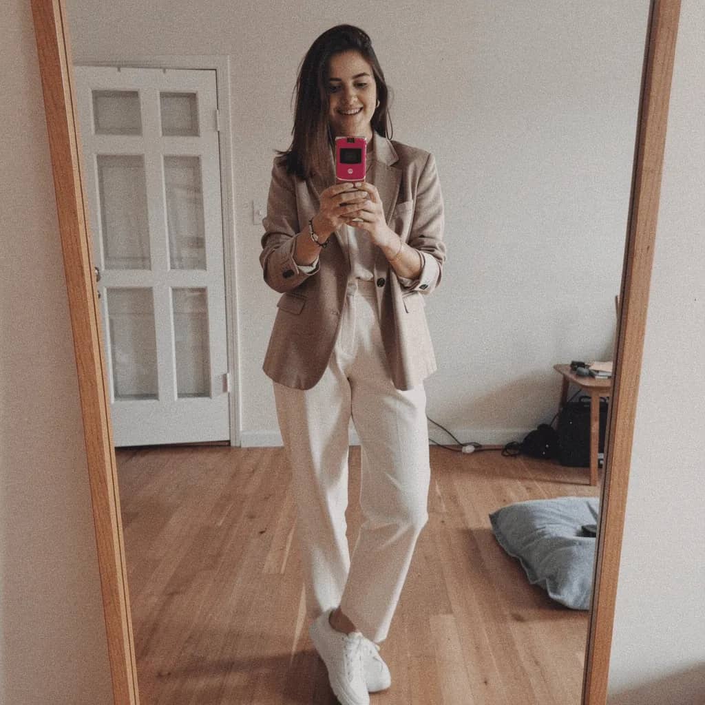 2000s Razr Fashion Selfie