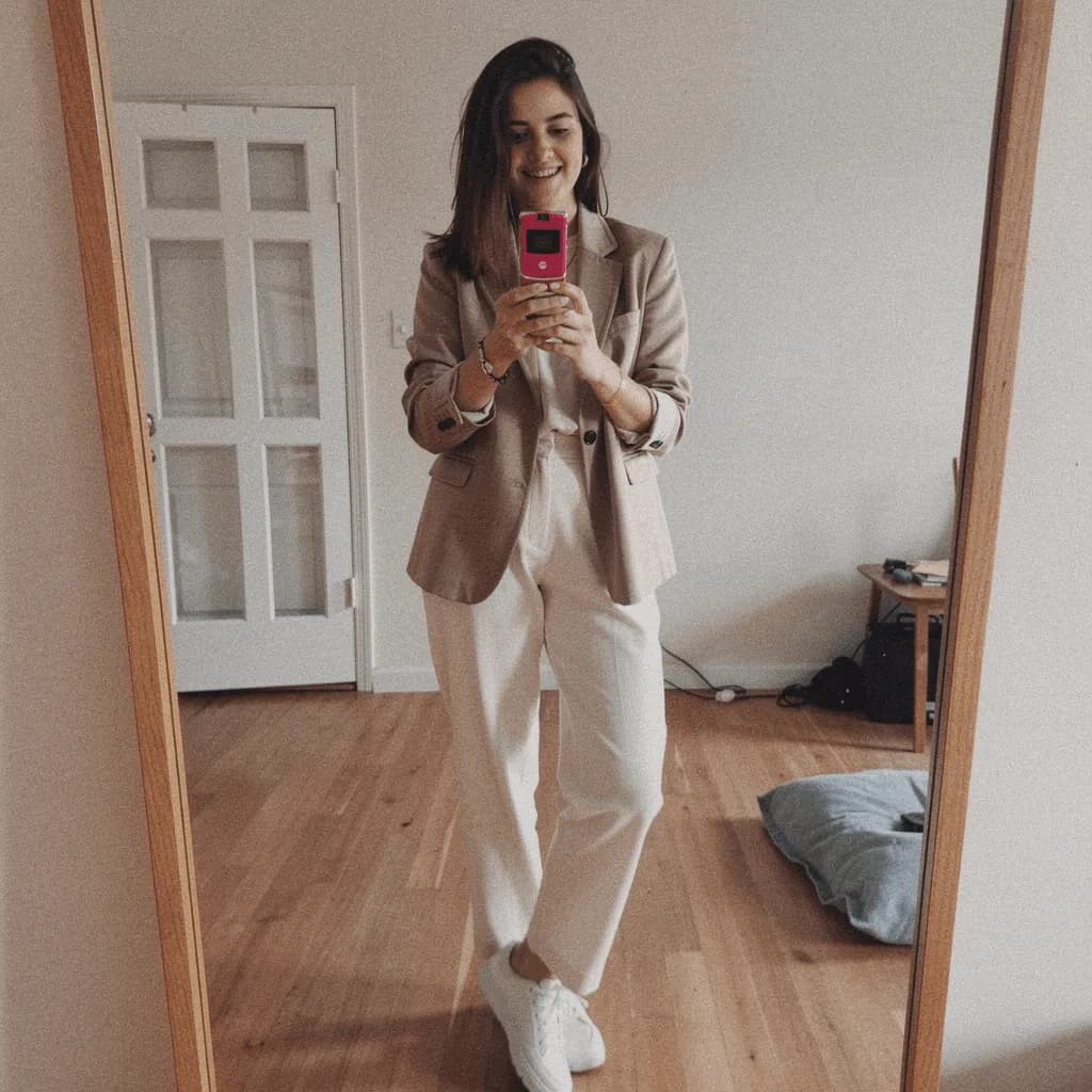 2000s Razr Fashion Selfie