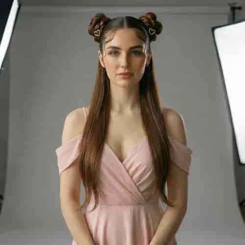 Y2K Space Buns background blur